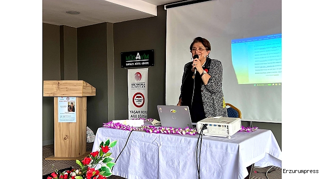 Zekiye Çomaklı Erzurum’da Alkışlandı 