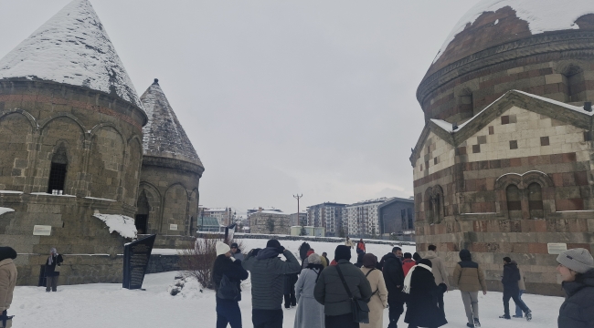 “Eksi 20 Derecede Tarihe Yolculuk: Turistler Erzurum’a Akın Etti”