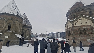 “Eksi 20 Derecede Tarihe Yolculuk: Turistler Erzurum’a Akın Etti”