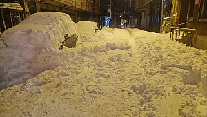 ARAÇLAR GÖMÜLDÜ, YOLLAR KAPANDI: ERZURUM'DA KRİTİK 48 SAAT!