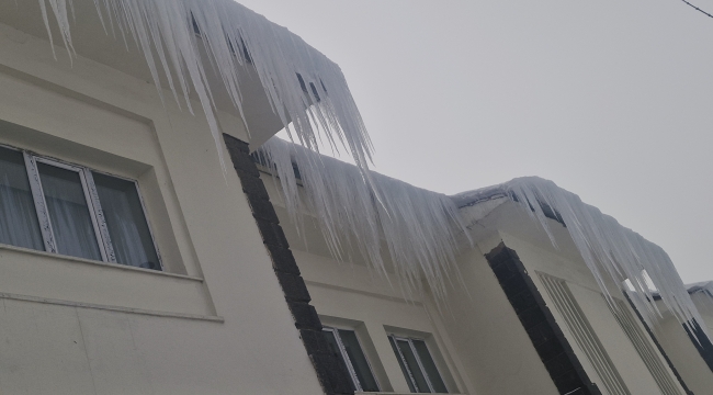 Erzurum'da Buz Sarkıtları Alarm Veriyor