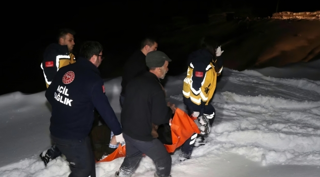 Karla Kapalı Yol 4,5 Saatte Açıldı, Hastaya Yaşam Koridoru Oluşturuldu