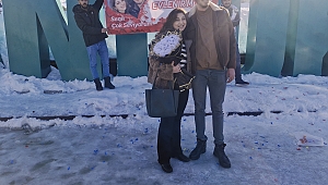 Palandöken Zirvesinde Aşk Rüzgârı! Binlerce Kişinin Önünde 