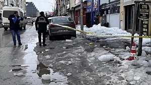 Erzurum’da Facia: Çatıdan Kopan Buz Kütlesi Yayayı Hastanelik Etti