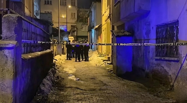 Erzurum'da Sokak Ortasında Cinayet: Boğazından Bıçaklanarak Öldürüldü