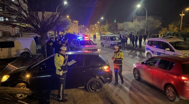 Oltu’da Feci Kaza! 3 Araç Bir Anda Çarpıştı, Yaralı Var