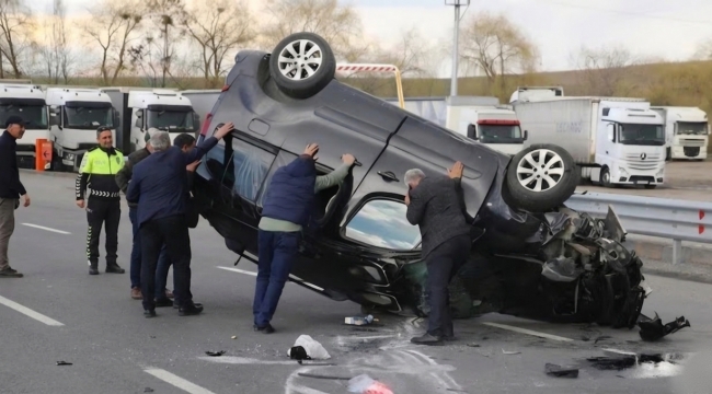 Erzurum’da kavşakta dehşet anları: Çarpışan araçlarda 4 kişi yaralandı