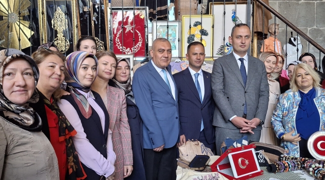 Tarihin Gölgesinde Sanatın Işığı: Çifte Minareli Medrese'de Unutulmaz Sergi